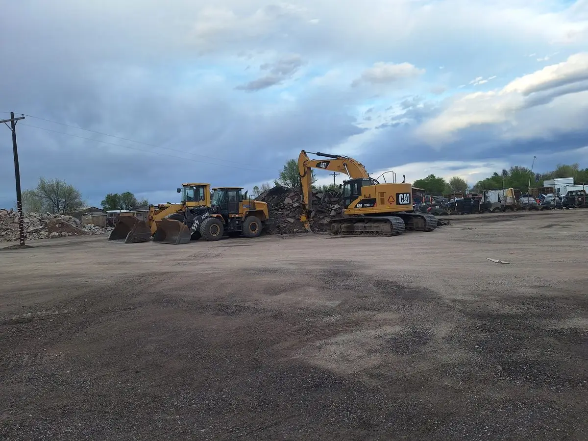 Komatsu WA500-3 at the CrushRite yard